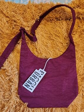 NWT BAGGU X UO Small Nylon Sling In Oxblood